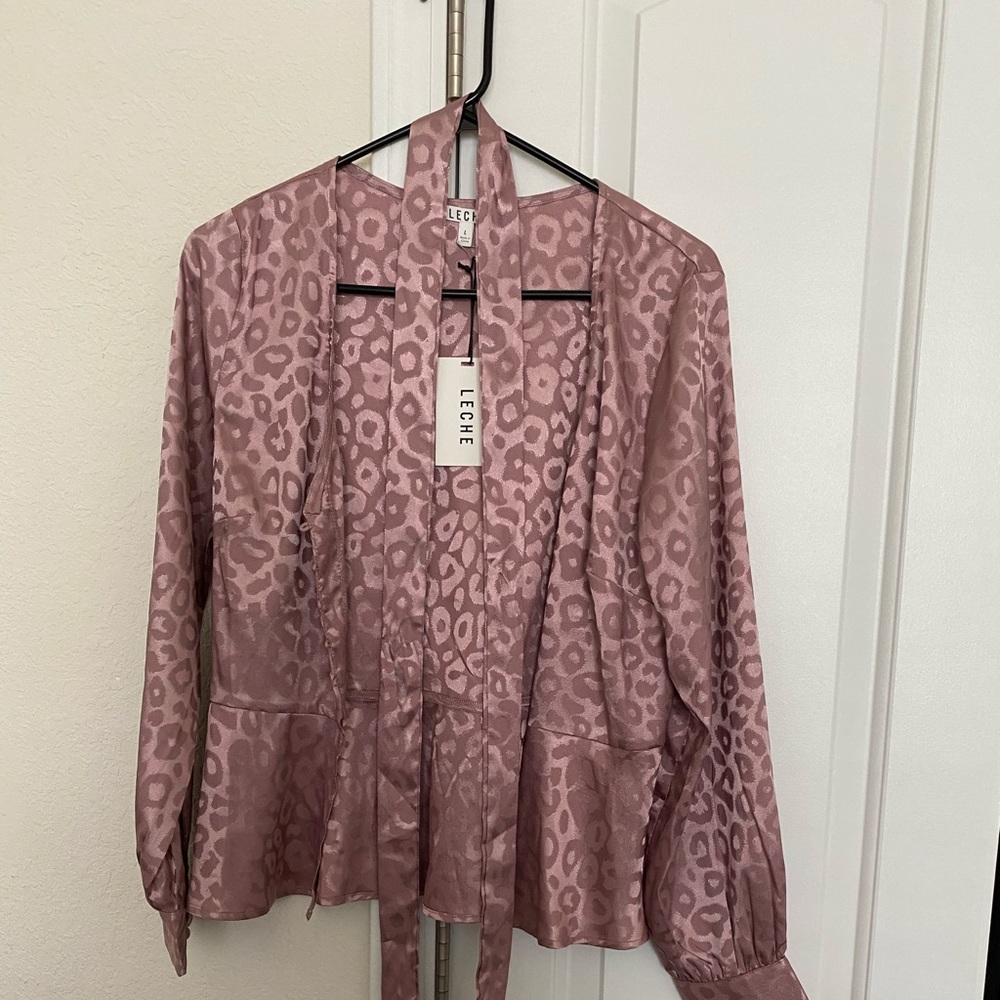 Pink leopard print blouse📗